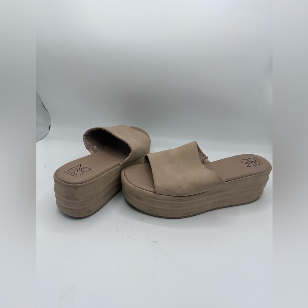 No Boundaries Women’s Tan Flatform Wedge Sandals Size 8 Wide